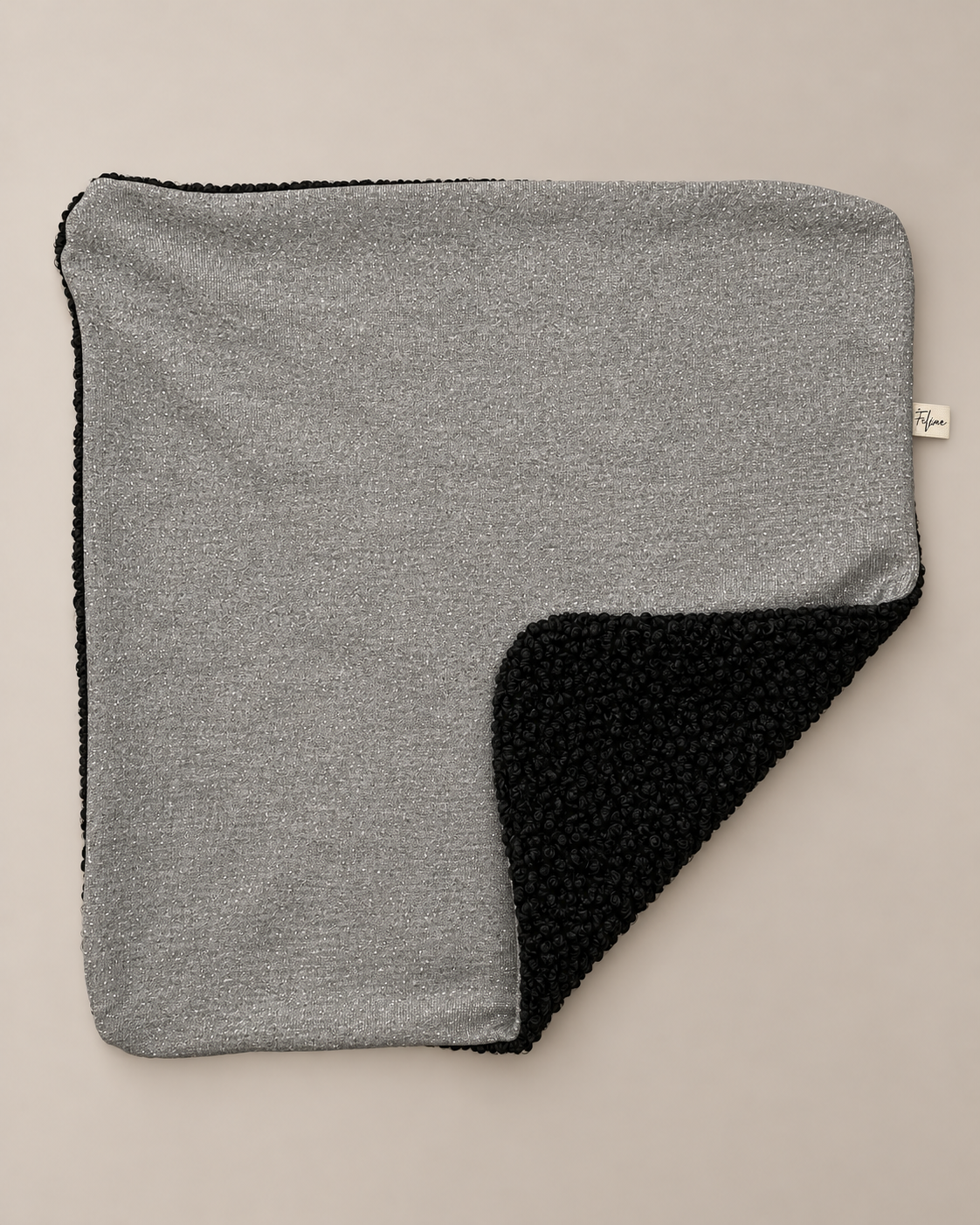 Coperta bertha lurex argento con risvolto bouclé nero-1 Bertha - immagine 1